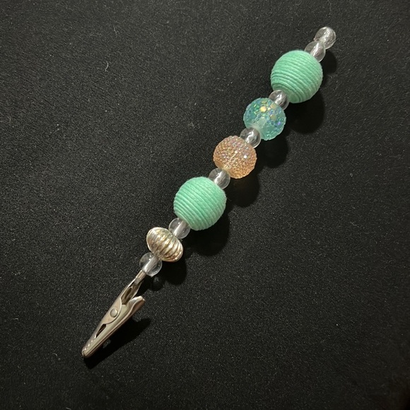𝅺HAND made card clip/ bracelet helper